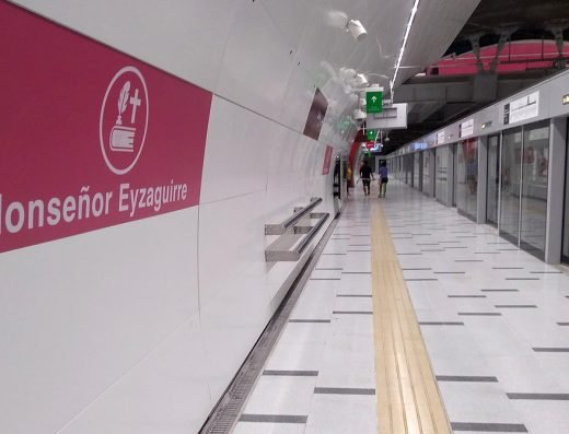 Metro Monseñor Eyzaguirre / Línea 3