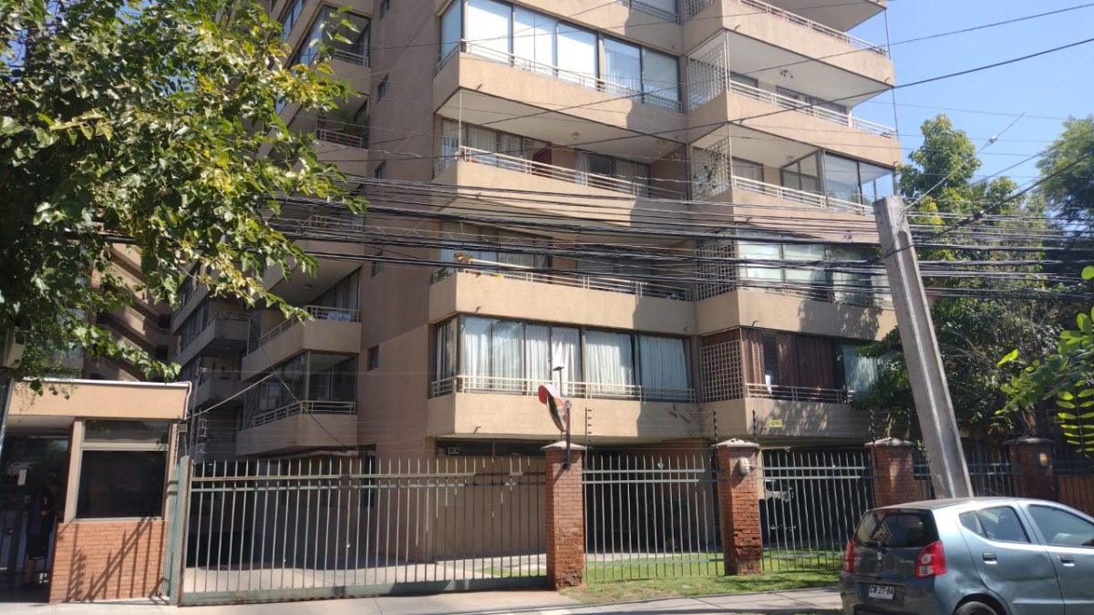 Amplio!!! Los Aliaga, Diagonal Oriente, 2 Estacionamientos.