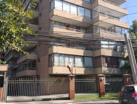 Amplio!!! Los Aliaga, Diagonal Oriente, 2 Estacionamientos.