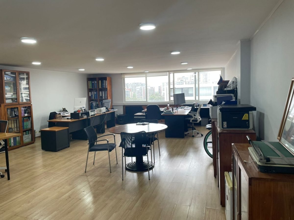 Oficina Heriberto Covarrubias, Metro Plaza Egaña